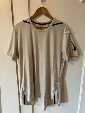 Nike Dri-FIT Technical Performance Training T-Shirt Size Large